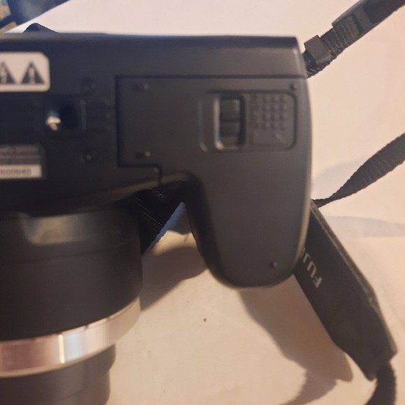 Fuji FinePix S8100fd Compact Digital Bridge Camera 10MP 27-86mm 18x Zoom Lens - Picture 11 of 14